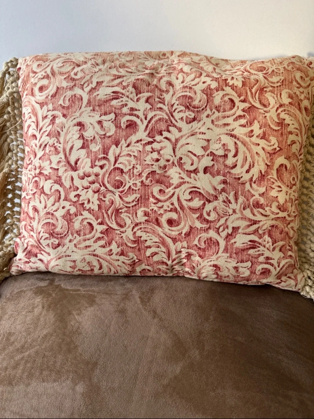 Bundle of two Decorative Floral & Damask Throw Pillow Set in Pink and Cream - Picture 5 of 12
